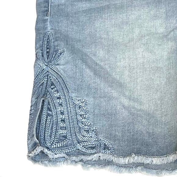 Liverpool Women’s Size 6/28 Corine Mid Rise Embroidered Walking Shorts - Picture 2 of 16